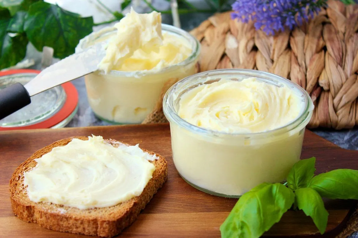 Un ritual simple que transforma crema en pura satisfacción.