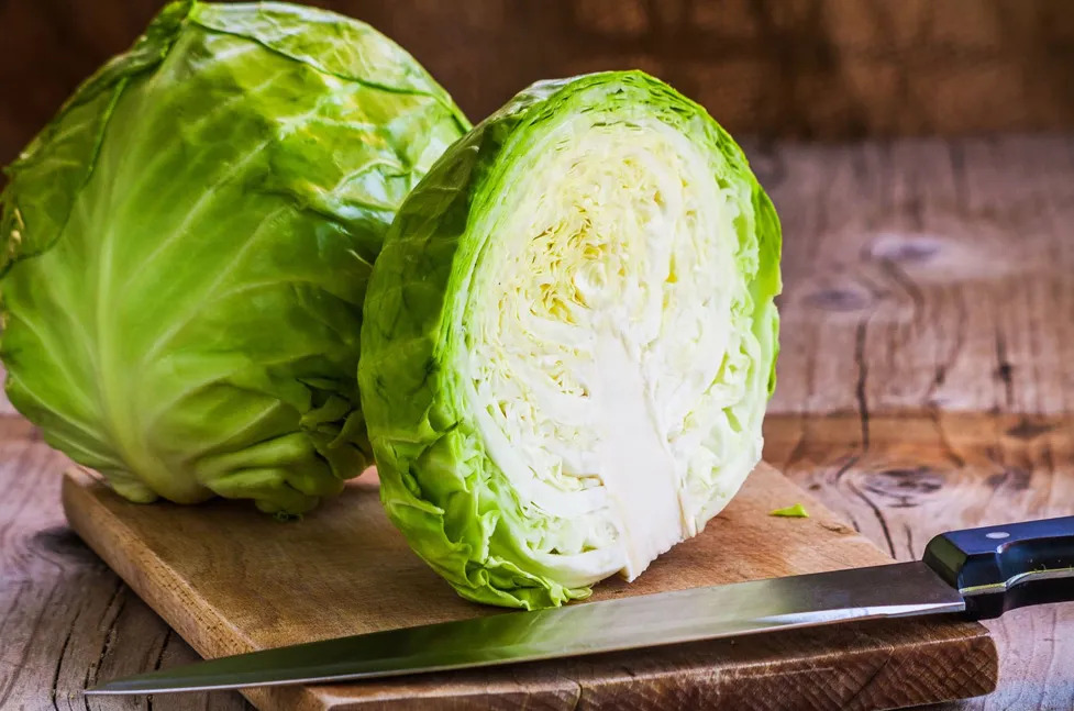 Lo vegetal, lo cremoso y lo crujiente se encuentran en esta col asada inspirada en Pangea.