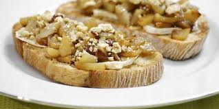 Tosta de pan con requesón. Para una receta de un desayuno completo.