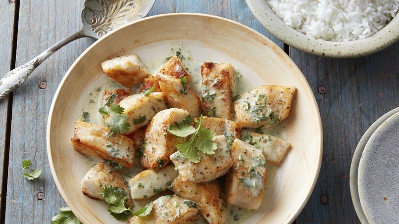 Cazuela de tilapia. Cubos dorados en salsa cremosa de cilantro.