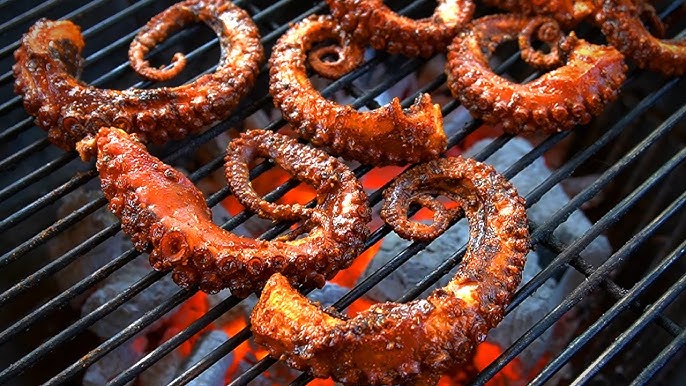 Costra de pulpo zarandeado con machaca frita.
