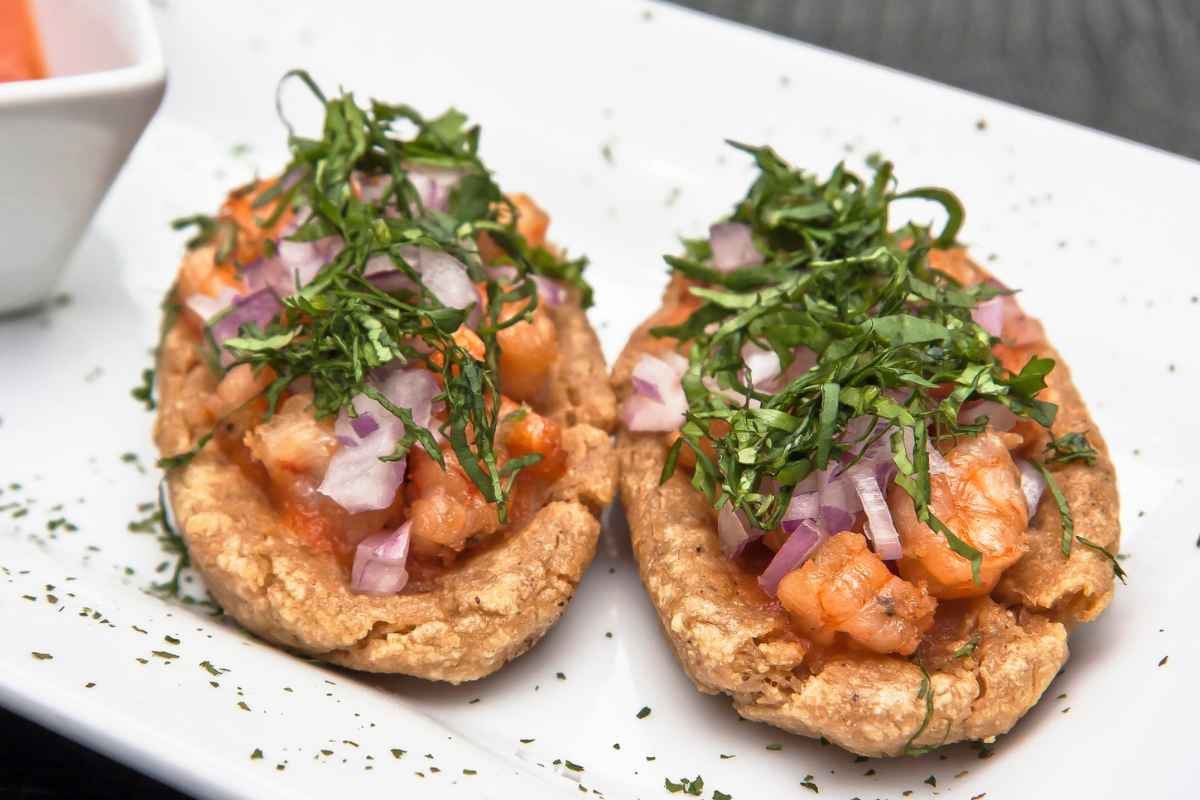 Sopes de camarón. La mezcla perfecta entre la cocina del mar y la tradición mexicana.